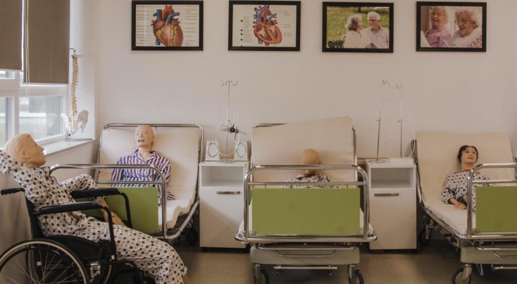 Hospital beds and medical simulators for practical healthcare training scenarios
