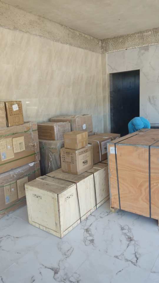 Sixteen boxes of medical equipment for a teaching operating room delivered on time in Mexico